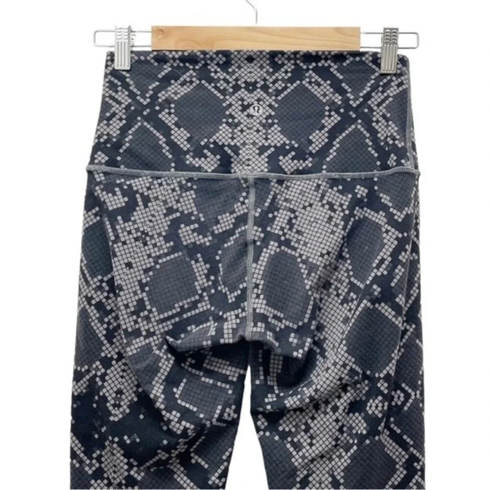 Lululemon Leggings Wunder Under High Rise Crop Ziggy Snake Slate Coal Size 6